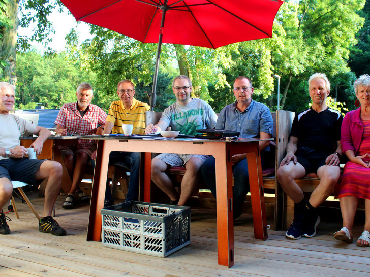 Uwe Kuhlmann, Manfred Ciomek, Werner Bothe, Niels Neumann, Thomas Backes, Stefan Michalik, Carmen Michalik (vlnr.). Foto: Bernd-Uwe Meyer