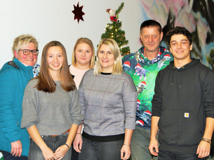 Der neu gewählte Vorstand der Judofüchse Hordorf (vlnr): Birgit Thrömer (Kassenwartin), Sarah Peinemann (Jugendwartin), Sarah Grünvogel (stellvertr. Kassenwartin), Saskia Grünvogel (Vorsitzende), Uwe Grünvogel (2. Vorsitzender) und Marc Flohr (Sportwart). Foto: privat/TSV Hordorf