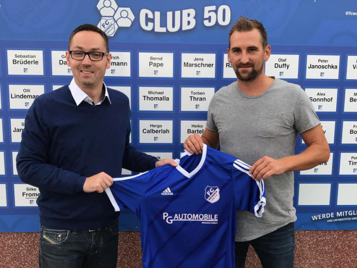 Timo Welskop (re. mit Torben Thran) soll den FC Wenden wieder in Spur führen. Foto: FCW/privat