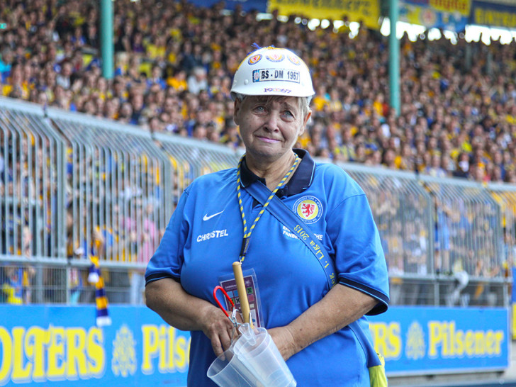 Drei Punkte zum Geburtstag. Alles Gute Kurvenmutti Christel! Foto: Bernhard Grimm