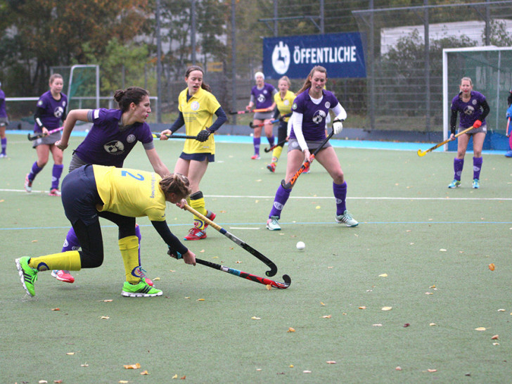 Das war knapp! Eintrachts Hockey-Damen gewinnen 1:0 gegen Bonn. Fotos: Frank Vollmer