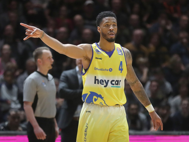 Brayon Blake zeigt es an: Nach zwei Pleiten in Folge soll es für die Basketball Löwen wieder zurück in die Erfolgsspur gehen. Foto: Agentur Hübner