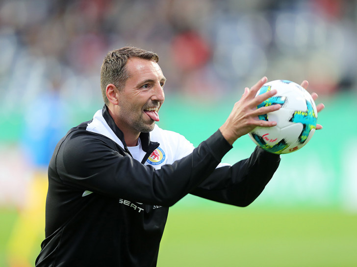 Eintrachts Torwarttrainer Daniel Daniel Ischdonat hat immer einen Spruch parat.  Foto: Agentur Hübner