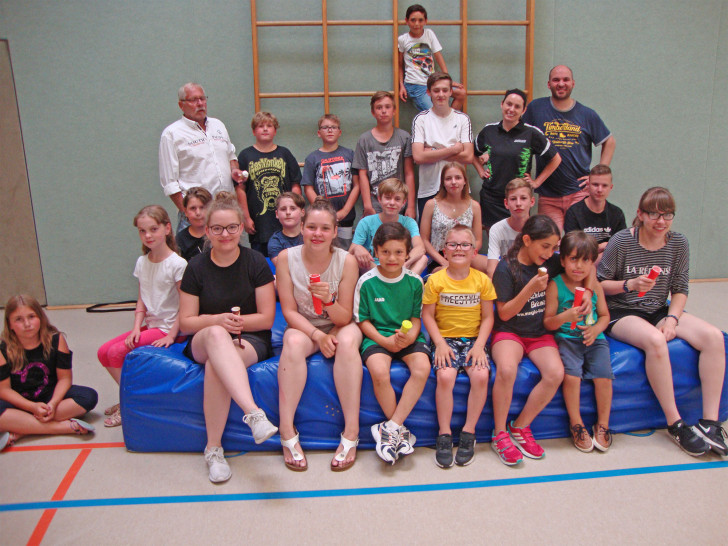 Foto: Kühlende Eiscreme konnte es für die Tischtennis-Kids beim TSV Schöppenstedt nicht genug geben. Foto: privat