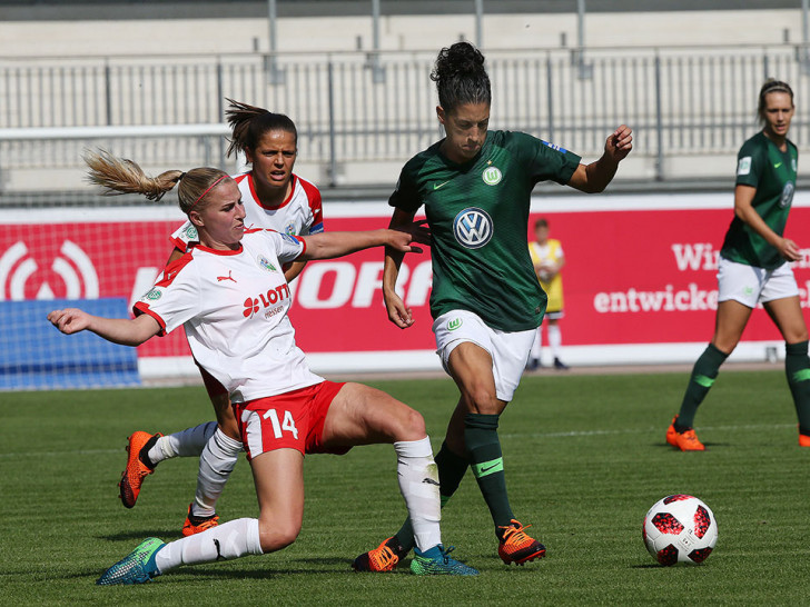 Claudia Neto wird dem VfL Wolfsburg auch in der kommenden Saison erhalten bleiben. Foto: Agentur Hübner/Archiv