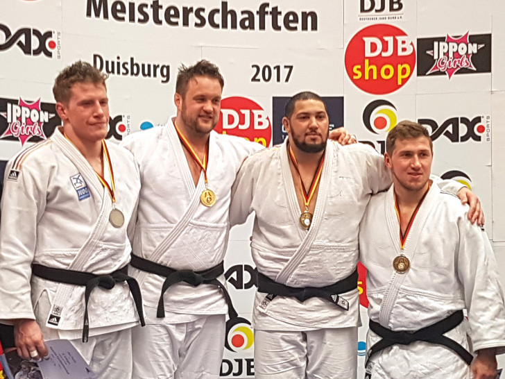 André Breitbarth (2.v.l.) besiegte im Finale der Deutschen Meisterschaft Dino Pfeiffer (li). Foto: privat