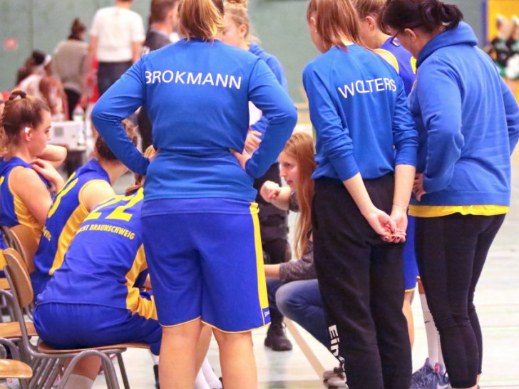 Trainerin Juliane Höhne (Mitte) bekommt Verstärkung. Foto: Frank Vollmer
