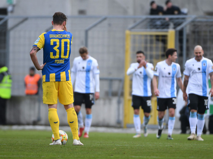 Bitteres Debüt für Marvin Pourié in blau und gelb. 