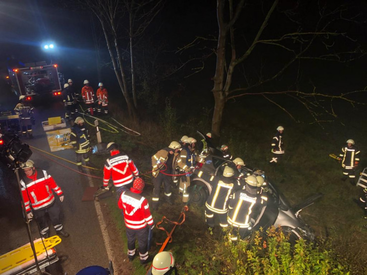 Der Verletzte wurde ins Krankenhaus verbracht. Über Art und Schwere der Verletzung wurden keine Angaben gemacht.

Foto: Feuerwehr Königslutter