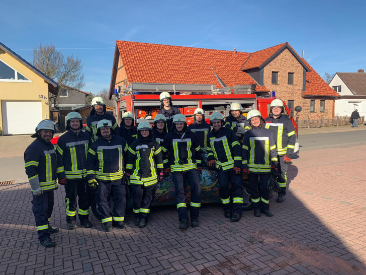 Die neu ausgebildeten Feuerwehrmänner und Feuerwehrfrauen. Foto: Gemeinde Lehre