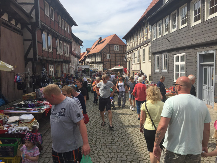 Am Sonntag findet noch bis 18 Uhr die Automeile mit Flohmarkt in Hornburg statt. Fotos: Anke Donner