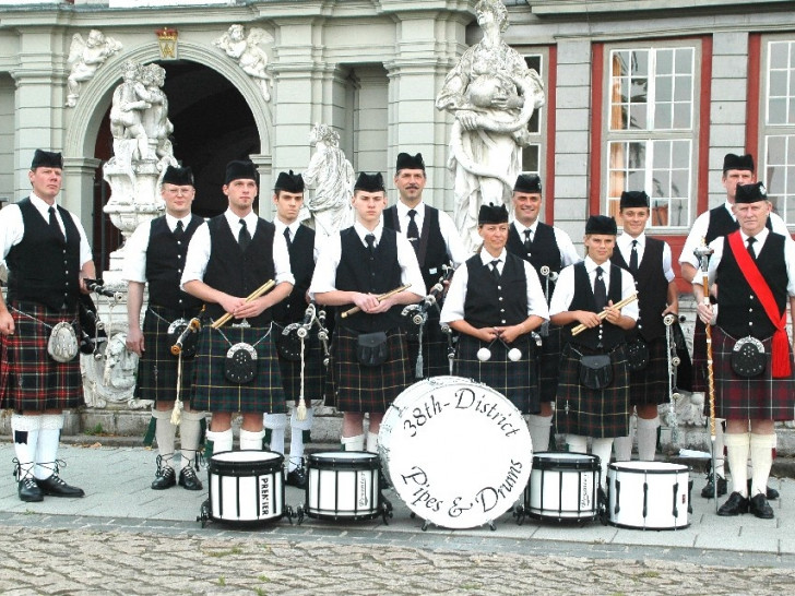 The 38th District Pipes & Drums eröffnen die Celtic Christmas Nacht. Foto: Privat