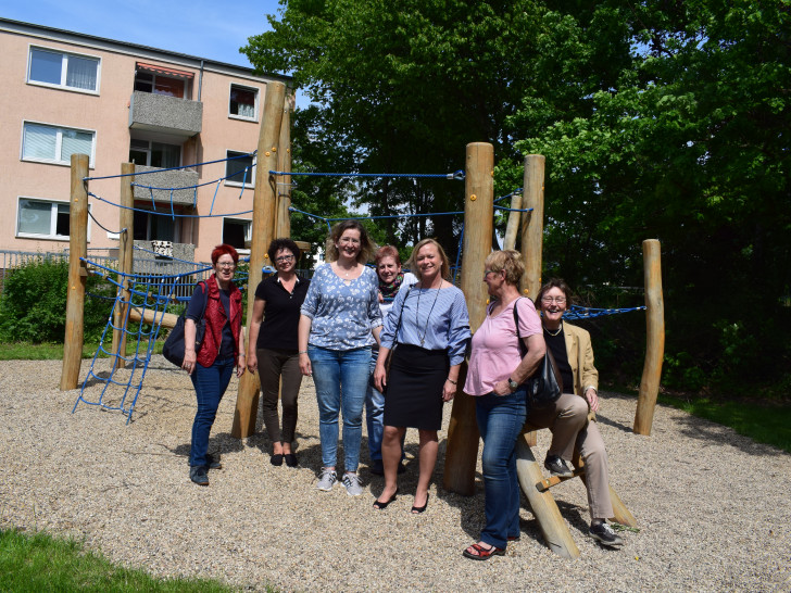 Die Frauen der sozialdemokratischen Arbeitsgemeinschaft (AsF) bei ihrem Besuch im Familienzentrum an der Waldenburger Straße. Foto: AsF