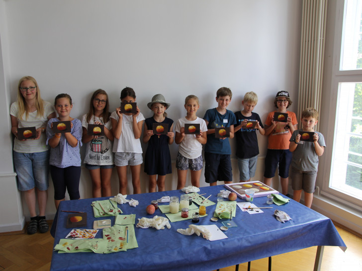 Stolz präsentieren die Kinder ihre Ergebnisse. Foto: Museum Wolfenbüttel