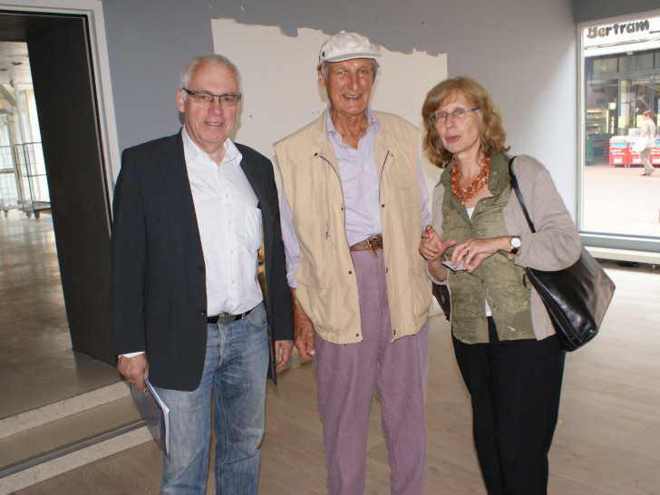 Fritz Bonacker (mitte) mit Klaus-Jürgen Hübner und Margit Bonacker. Foto: Anke Donner
