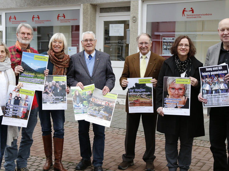 SSB-Leiterin Anette Müller-Damrath, Dietmar Klimmek, Gila Schlee, Horst Luthien (Seniorenbeirat), Horst Römer, Kerstin Malli (Stadtbücherei) und Jürgen Buchheister (MKG). Foto: Stadt Wolfenbüttel

