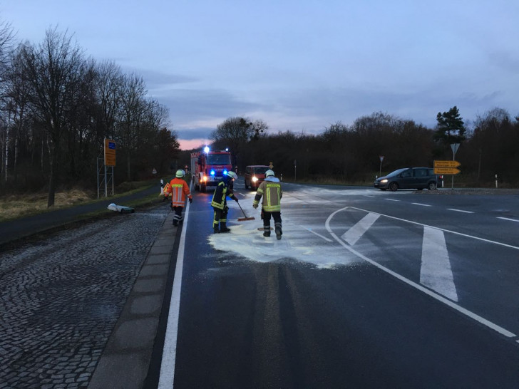 Die Feuerwehr kümmerte sich zunächst um die besonders gefährdeten Bereiche. Foto: Maik Wermuth, Feuerwehr Grasleben