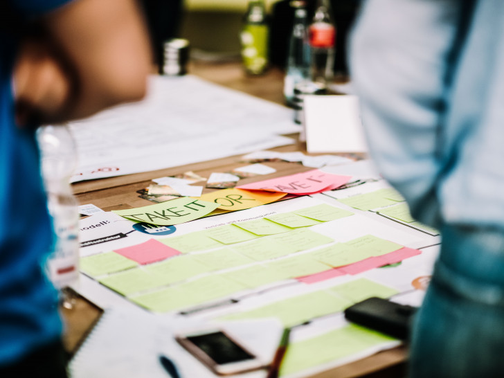 Erstes Feedback für Ideen, welche die Teilnehmer anhand der Ideen-Canvas im Protohaus vorgestellt haben. Foto. Allianz für die Region GmbH/Leevke Struck