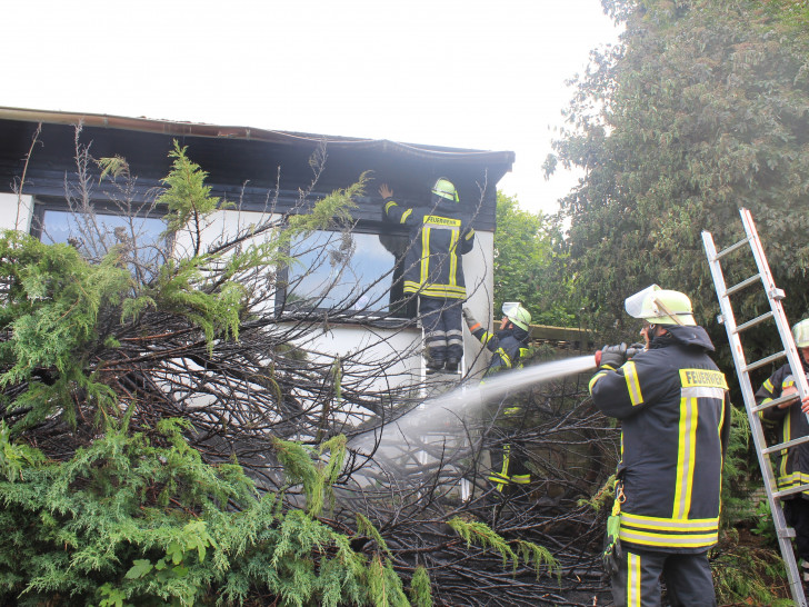 In Hohenhameln kam es am Nachmittag zu einem Brand. Foto: Feuerwehr Hohenhameln. 