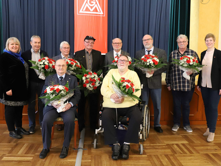 Eva Stassek, Peter Weihberg, Otto Schmidt (sitzend), Horst Köckeritz, Peter Roesner, Detlef Kunkel, Klaus-Peter Meyer (sitzend), Wilhelm Wiechmann, Manfred Holzhauer, Garnet Alps). (v. li.). Foto: Peter Frank, d&d.