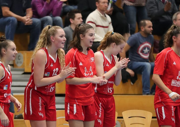 Feierten den ersten Sieg im Sportjahr 2018: Das Wolfpack Wolfenbüttel. Foto: Agentur Hübner/Archiv