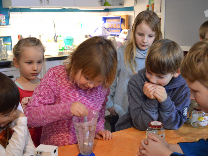Forscher-Kids experimentieren, tüfteln und probieren aus. Foto: AHA-Erlebnismuseum