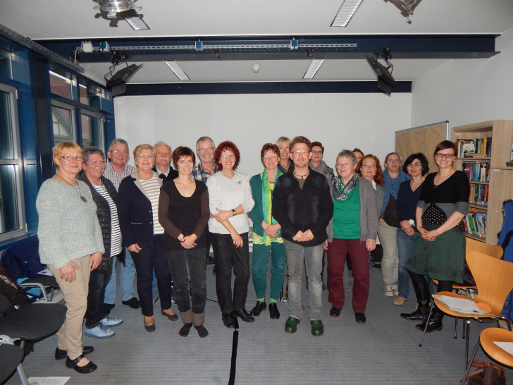 20 Ehrenamtliche erhielten ihr Zertifikat als Integrationsbegleiterinnen und –begleiter. Foto: Landkreis Wolfenbüttel