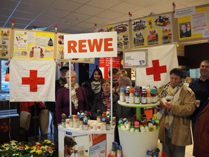 20 Cent pro verkaufter Flasche gehen an das Deutsche Rote Kreuz. Foto: Nico Flebbe