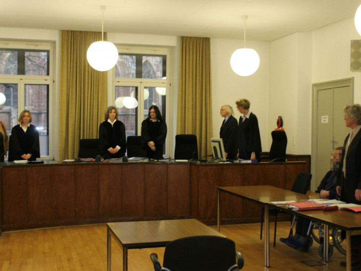  Vor dem Braunschweiger Landgericht wurde am Montagmorgen das Verfahren gegen den Ehemann der getöteten Küsterin aus Braunlage neu eröffnet. Foto: Anke Donner 