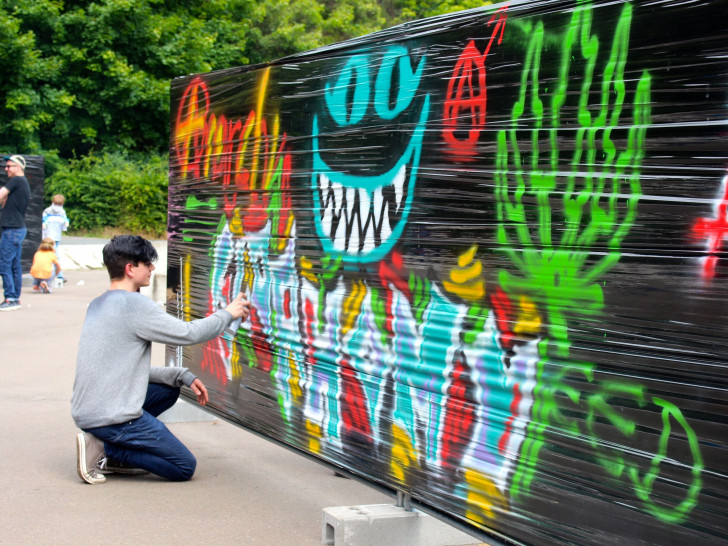 Sachbeschädigung durch Graffitis. Symbolfoto: Sina Rühland