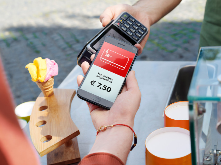 Die neue App „Mobiles Bezahlen“ macht Smartphones zur digitalen Geldbörse. Foto: Sparkasse Gifhorn-Wolfsburg