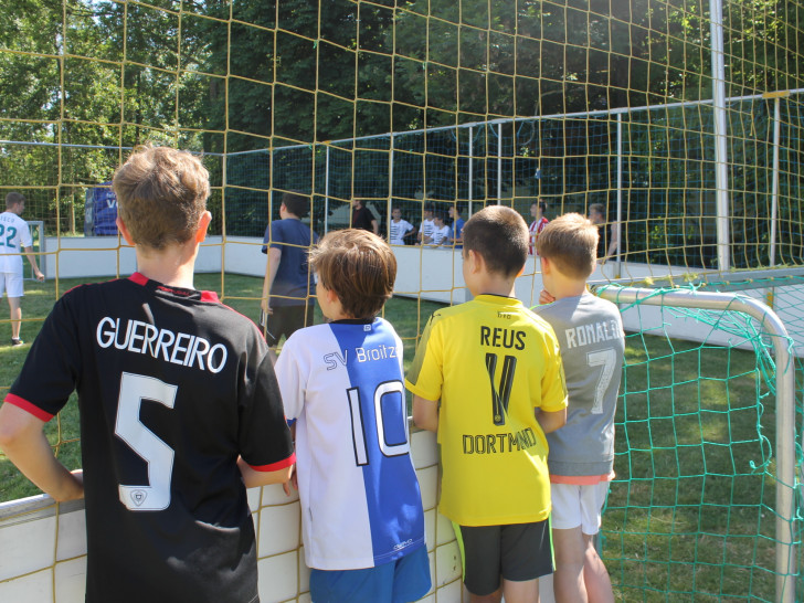 Jugendliche aus den Klassen 5 bis 10 nahmen am Streetsoccer-Turnier in Stöckheim teil. Foto: Jugendzentrum Stöckheim