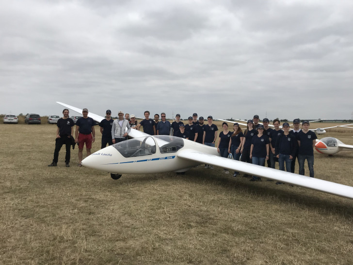 Studierende der Ostfalia auf dem Flugplatz Laucha.
Foto: Ostfalia
