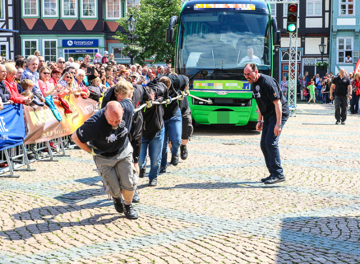 Ganz schön was los in Wolfenbüttel. Auch das Bus-Pulling findet im Juni statt. Symbolfoto: Archiv