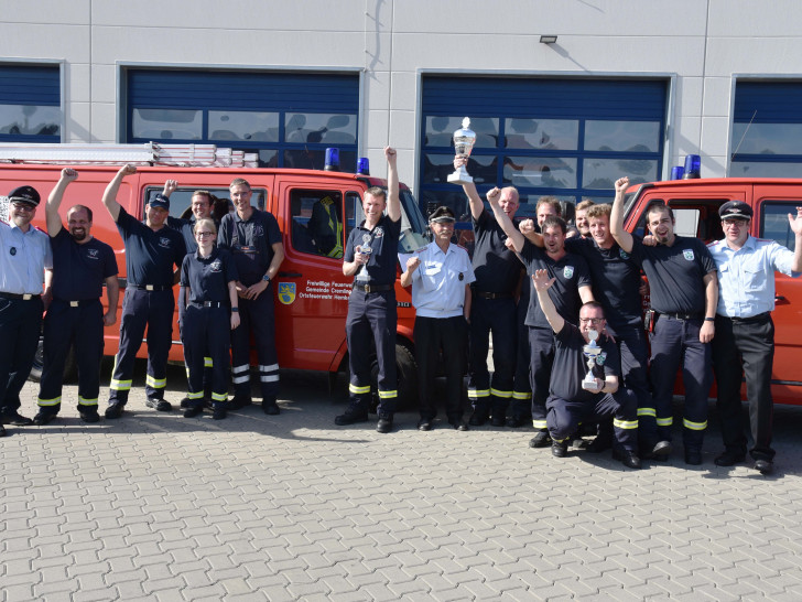 Die Feuerwehren aus Hemkenrode (links) und Schulenrode nahmen an den Leistungswettbewerben teil. Foto: Freiwillige Feuerwehr Cremlingen