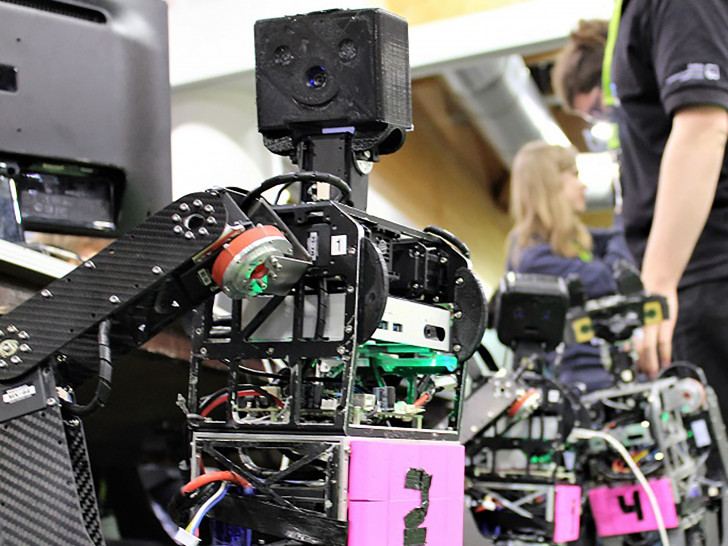 Die Robo-Kicker sind in der nächsten Woche beim RoboCup in Japan. Foto: Ostfalia