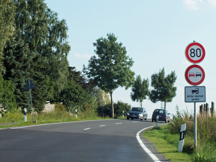 Mit einer Neuregelung der Geschwindigkeitsbegrenzung sowie des Überholverbots soll die B 244 zwischen Groß Sisbeck und Groß Twülpstedt als Unfallschwerpunkt entschärft werden. Foto: Kreisverkehrswacht Helmstedt