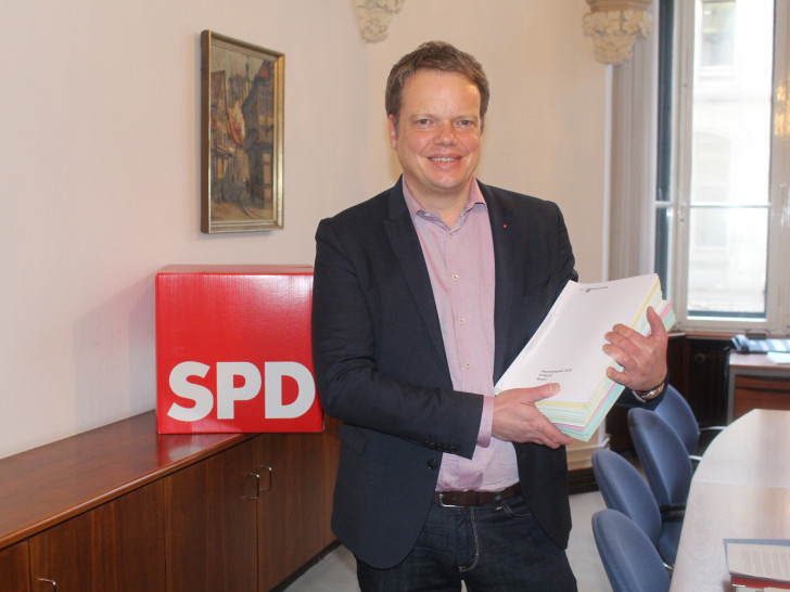 Christoph Bratmann erklärt die Haushaltspläne der SPD für das kommende Jahr. Foto: Marian Hackert Podcast: Marian Hackert