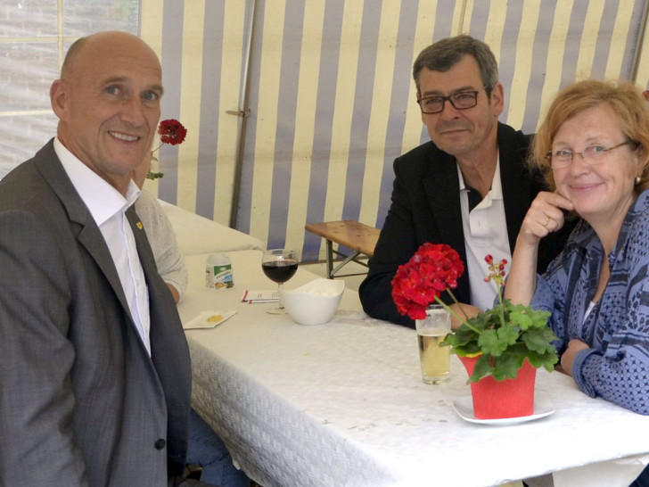 Franz Einhaus, Matthias Möhle (MdL) und Dr. Katrin Esser-Mönning (KTA) beim Sommerfest 2016. Foto: SPD Peine