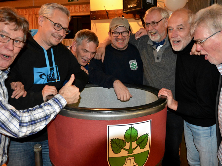 Der Glühweinbottich wurde zur Spendenbüchse umfunktioniert. Foto: kld