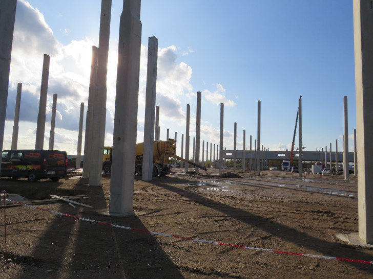 Am Standort Flechtorf entstehen ein Logistikzentrum, Werkstätten und ein Bürogebäude.

Foto: Bertrandt Ingenieursbüro GmbH