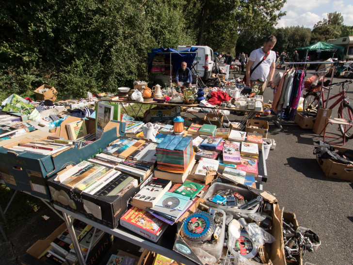 Auch Bücher- und Flohmärkte laden an diesem Wochenende wieder ein. Symbolbild: Rudolf Karliczek
