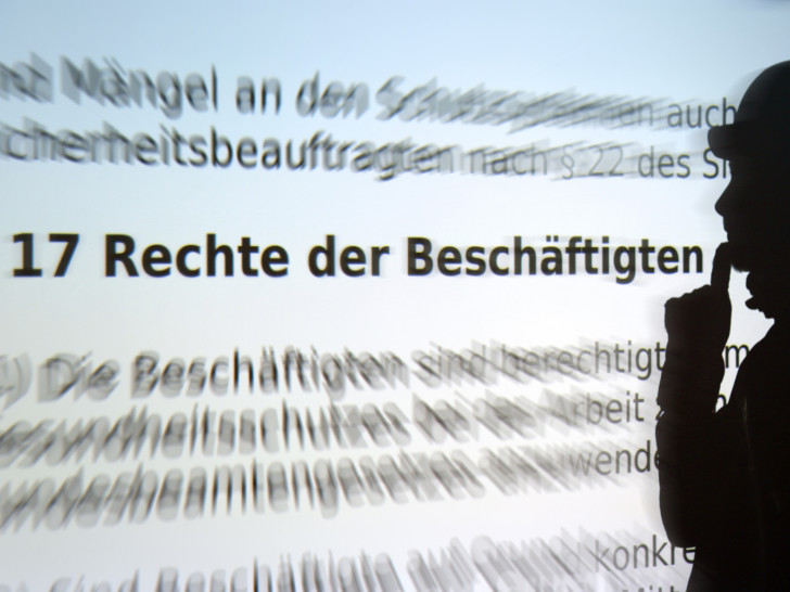 Durchblick im Paragrafen-Dschungel: Die Rechtsberater der IG BAU Braunschweig-Goslar sind
beim Streit mit dem Chef eine wichtige Anlaufstelle für Beschäftigte. Foto: IG BAU