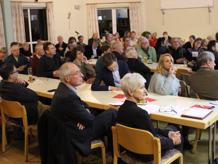 Im Gemeindehaus in Remlingen kamen zahlreiche Bürger zur Podiumsdiskussion zum Thema "Messung der Radioaktivität in der Umgebung" zusammen. Fotos: Marian Hackert