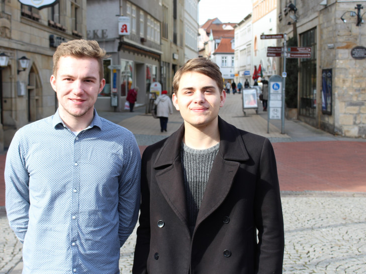 Florian Danker und Adrian Blank in der Helmstedter Innenstadt, einem ihrer Drehorte, Foto: Christoph Böttcher.