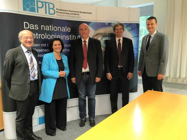 Thomas Jurk und SPD-Bundestagsabgeordneten Dr. Carola Reimann  besuchten die  Physikalisch-Technischen Bundesanstalt (PTB) in Braunschweig. Foto: Büro Reimann 