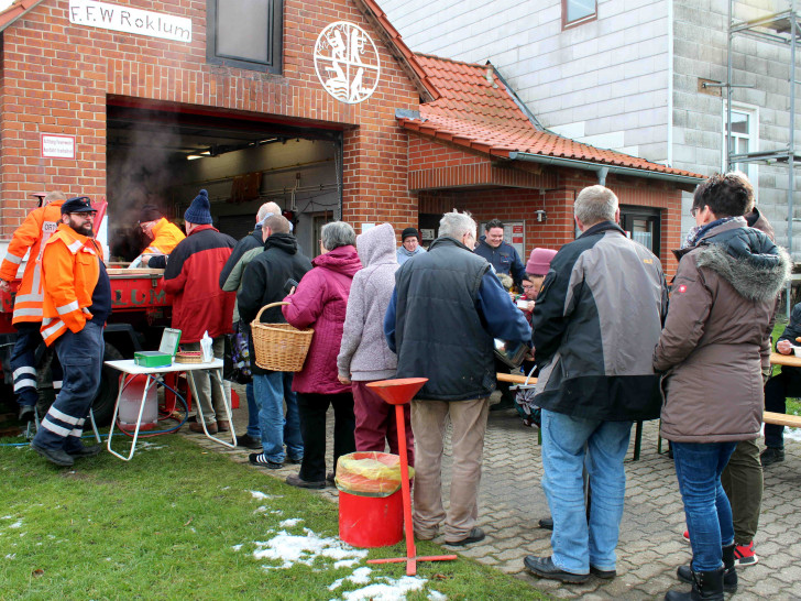 Der Roklumer Suppentag wurde sehr gut besucht. Fotos: Bernd-Uwe Meyer