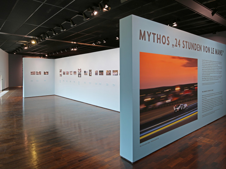 Rund 90 Bilder werden in der Ausstellung präsentiert. Foto:  Autostadt (Matthias Leitzke)