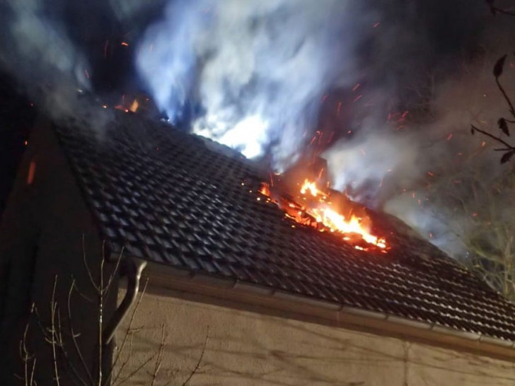 Anfang April brannte der Dachstuhl eines leerstehenden Hauses. Foto: Feuerwehr Helmstedt