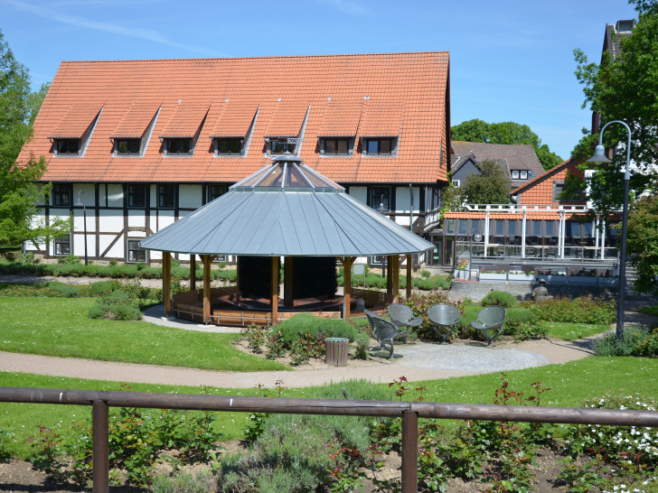 Die Stadtführung mit dem Thema "Salzroute" beginnt am Gradierpavillon in Salzgitter-Bad. Foto: WIS 